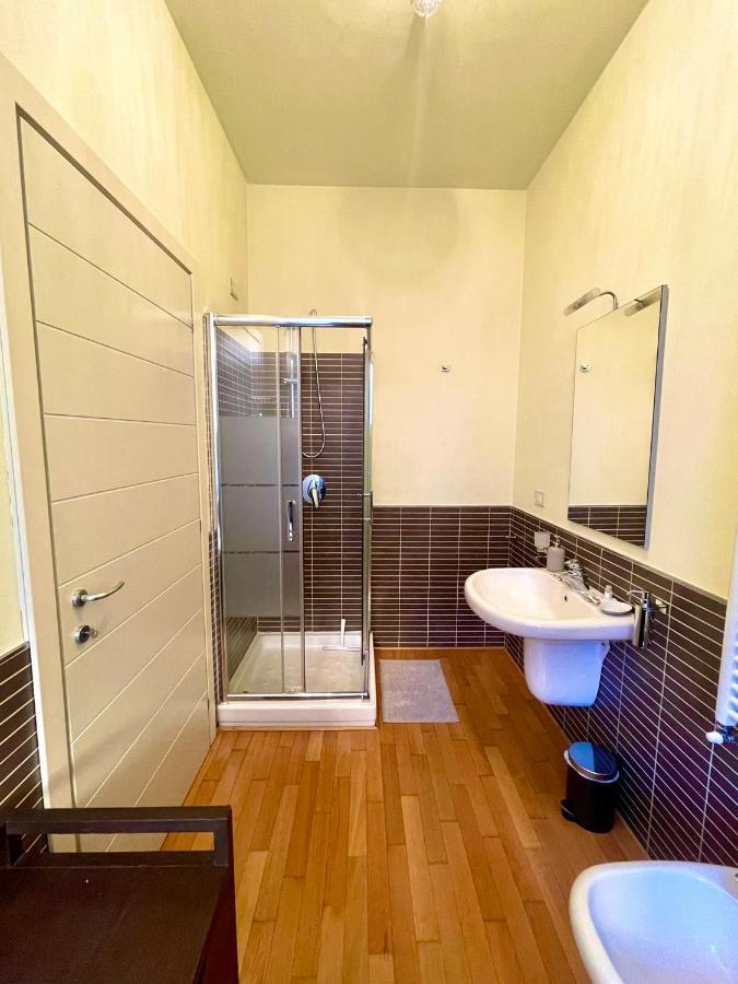 Luxury Four-Room Apartment In Monza Centro - 2 Min Walk To Train Station Extérieur photo